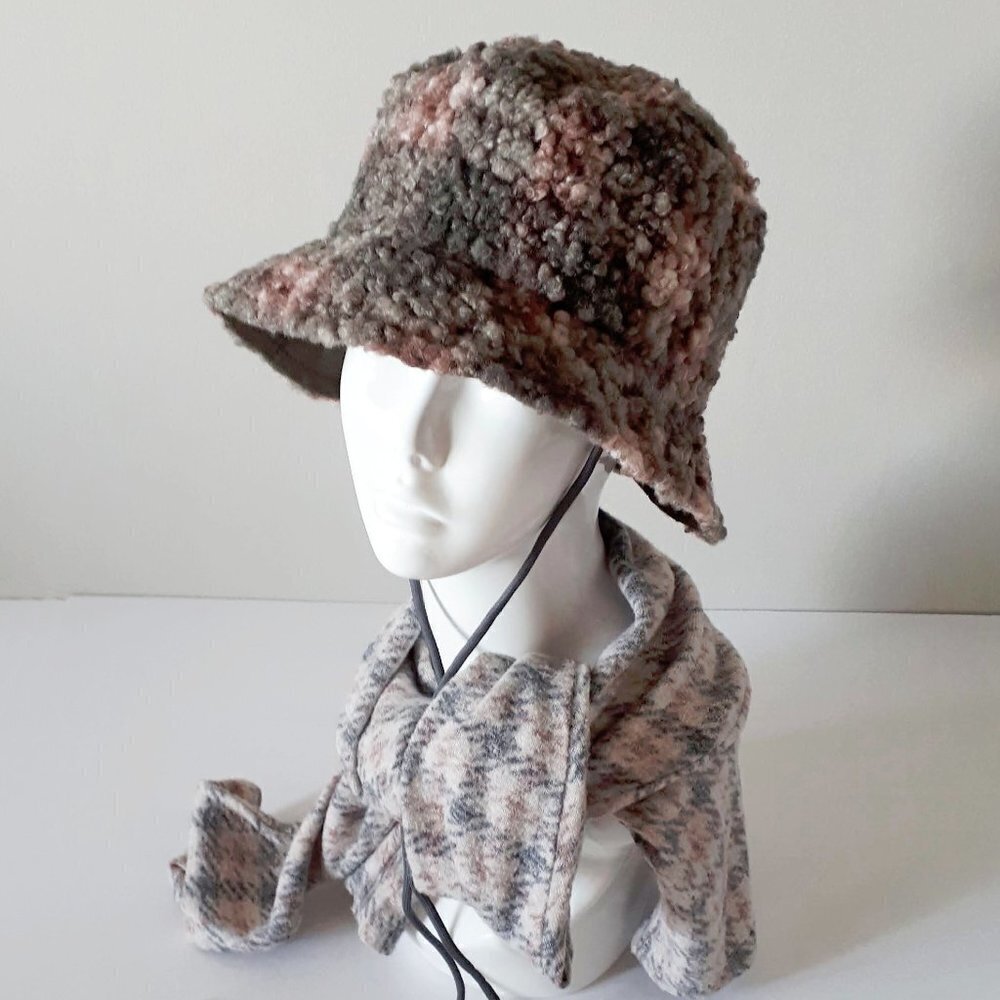 NWT Steve Madden sherpa-like faux fur bucket hat